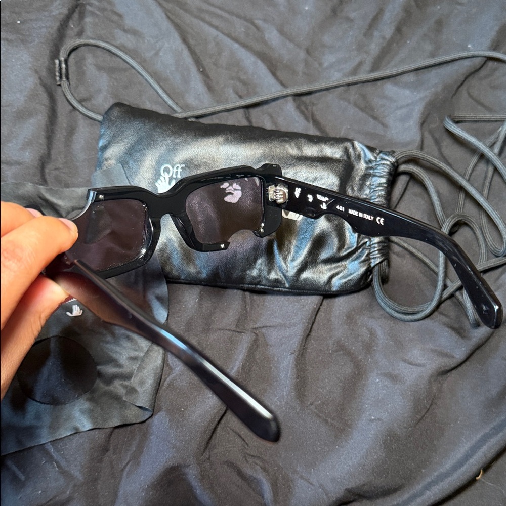 Off-White Black Rectangular Sunglasses With Pouch - image 5